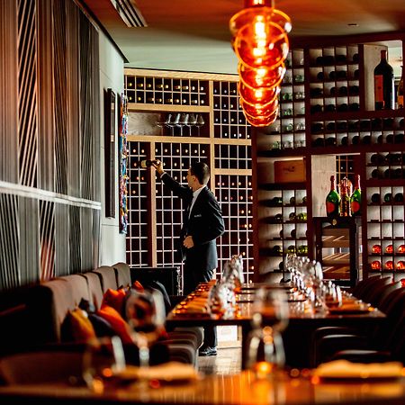 InterContinental Dubai Marina, an IHG Hotel Esterno foto Wine cellar at the restaurant