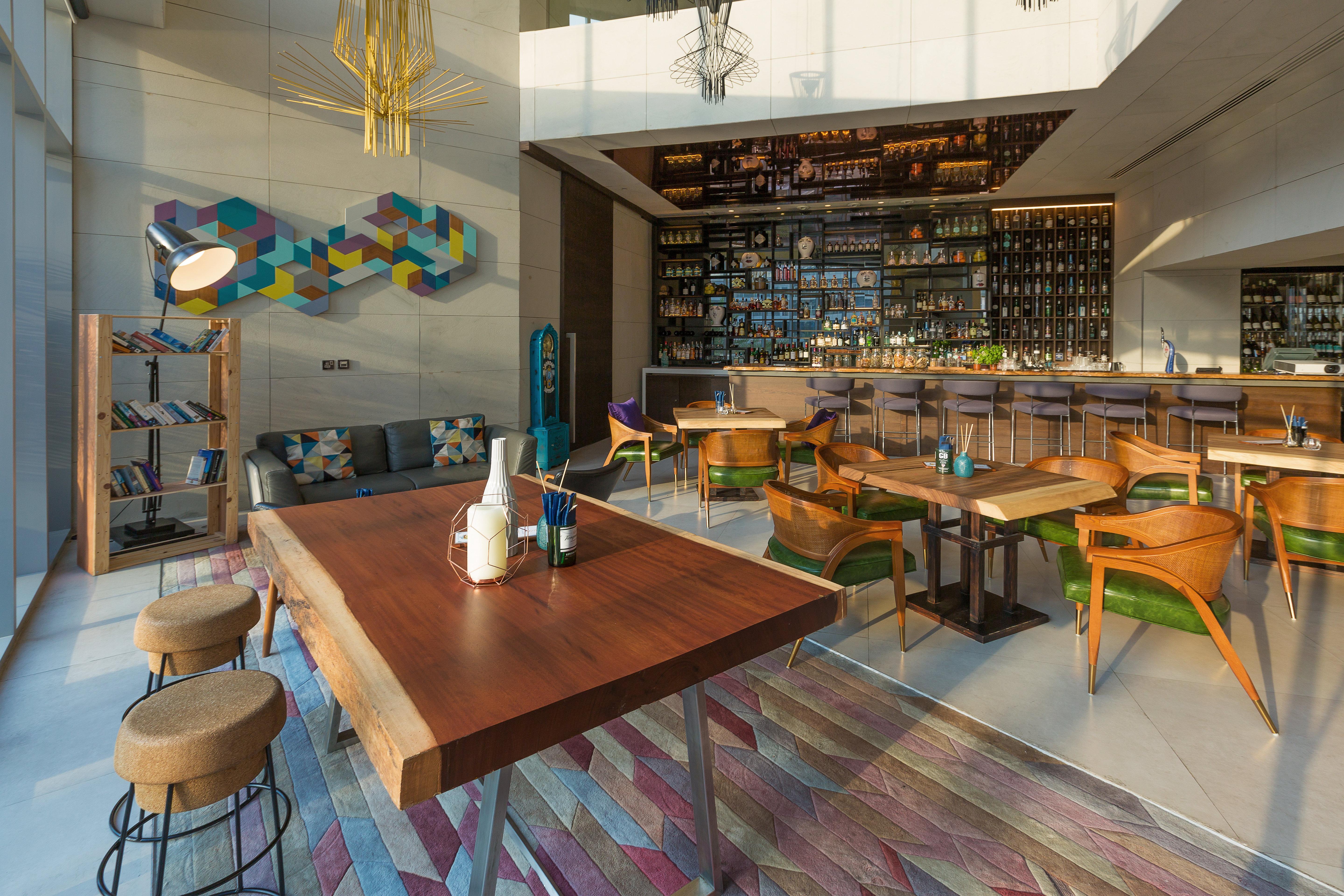 InterContinental Dubai Marina, an IHG Hotel Esterno foto The bar at the hotel