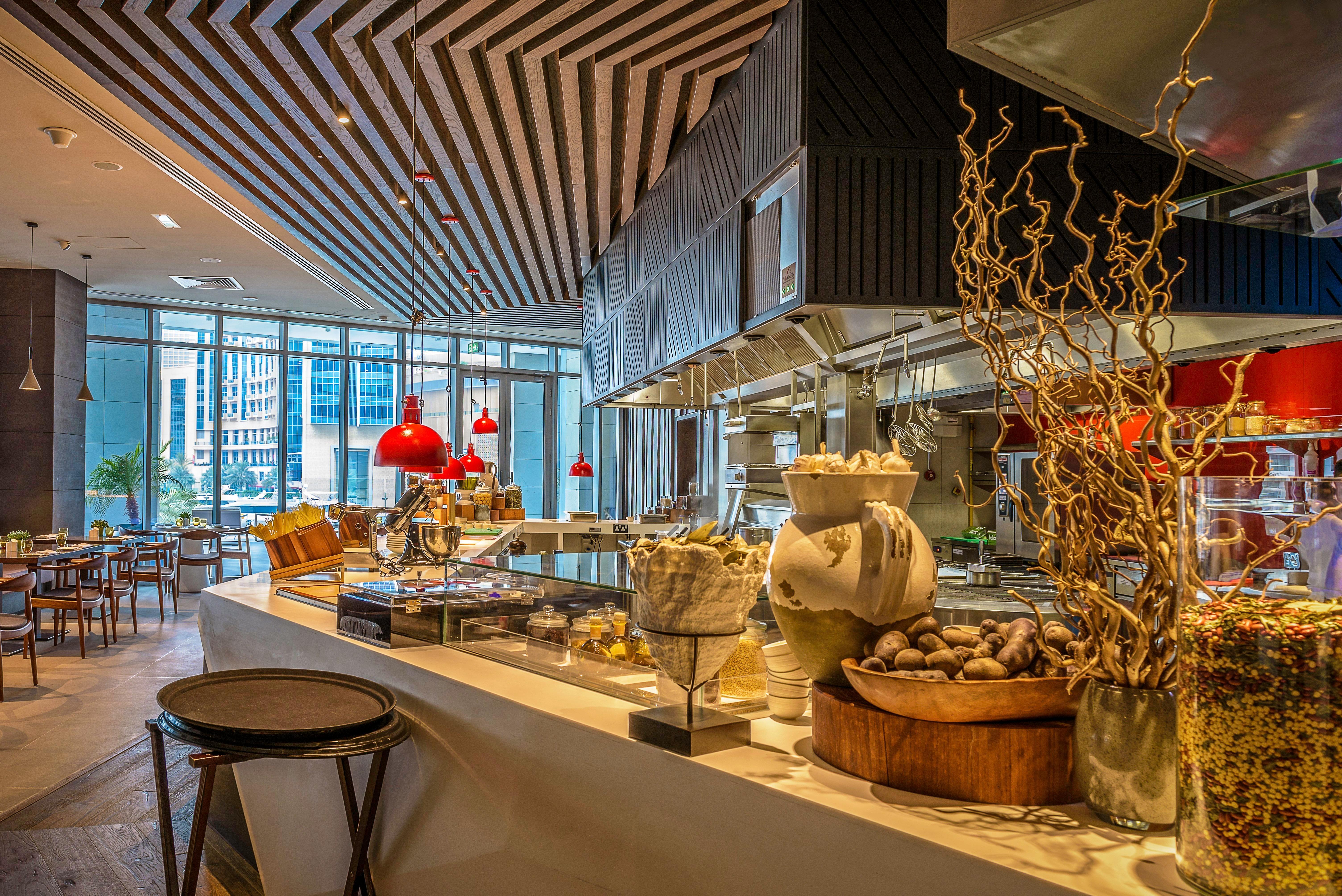InterContinental Dubai Marina, an IHG Hotel Esterno foto The buffet at the hotel