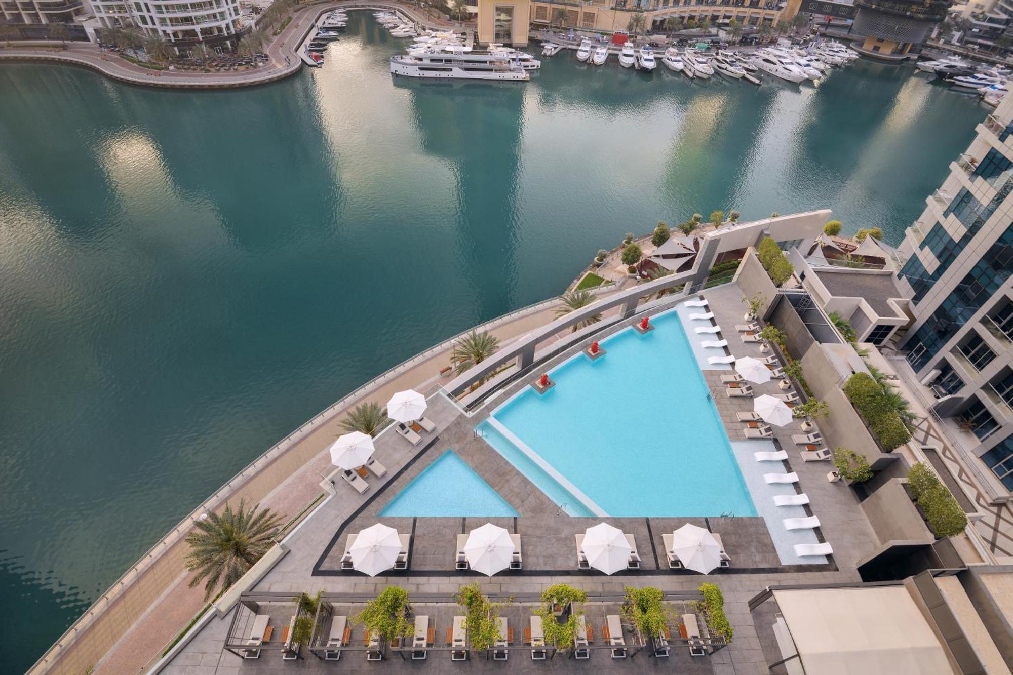 InterContinental Dubai Marina, an IHG Hotel Esterno foto The swimming pool at the Address Downtown