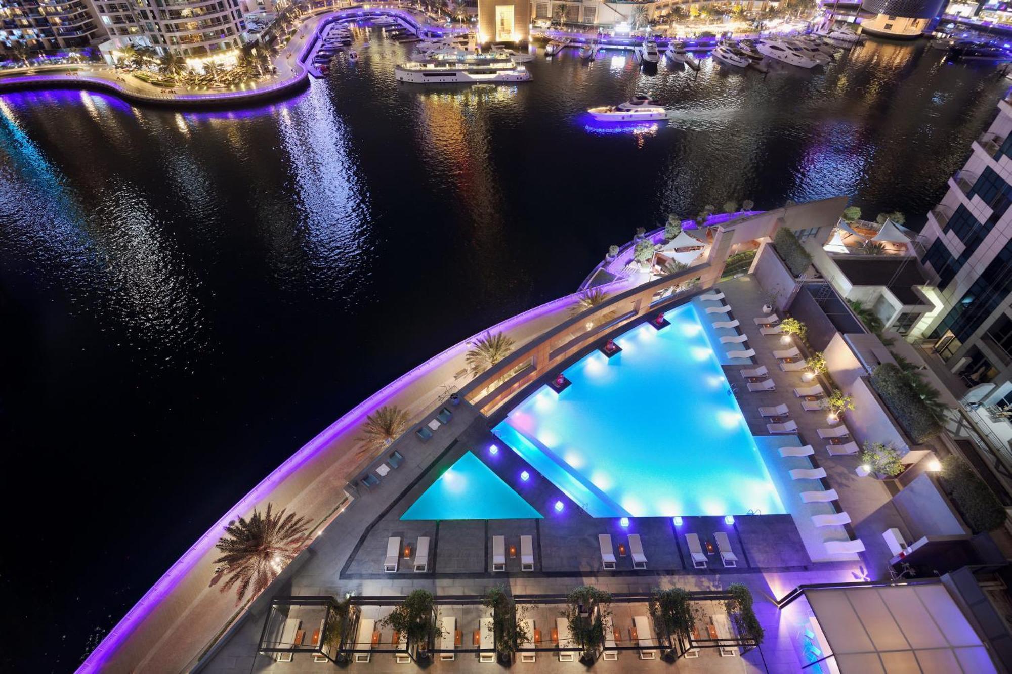 InterContinental Dubai Marina, an IHG Hotel Esterno foto The swimming pool at the Address Downtown Dubai